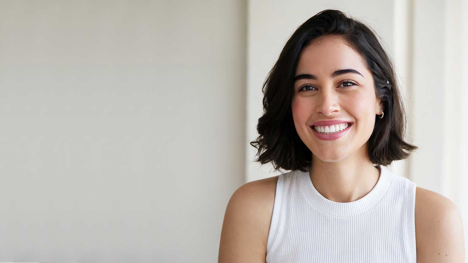Smiling brunette lady with healthy teeth